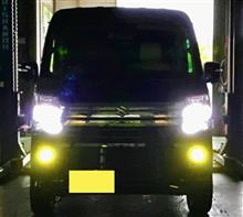 イエローの色味がいまひとつ気になってフォグランプバルブをLEDからLEDへ交換。とってもきれいなレモンイエローの“BELLOF トランス・レイS”は、白＝6500Kにカラーチェンジできるのも魅力です。