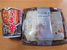 セブンの旨辛チキンカツ＆黒胡椒唐揚げ弁当とうまいつゆラー油香るうま辛そば！！