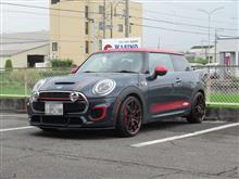 お漏らし...MINI F56　JCW　此処も漏れますね　ウォッシャータンクにモーター