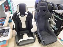 ブラック&#215;ホワイトがステキな“RECARO Sportster”のリミテッドモデルから、フルバケットシート“RECARO RS-G”に交換。このクルマには、こちらのほうがお似合いみたいですね!!