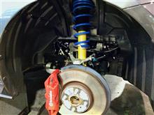 ビルシュタインB12キットを装着して高速安定性をより向上させつつ、適度なローダウンでスタイリッシュに！ライトウェイトスポーツの魅力をさらに高めました。