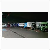 夜間の東名高速、サービスエリア
