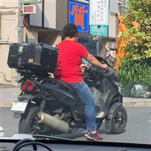 ３輪バイクとノーヘル
