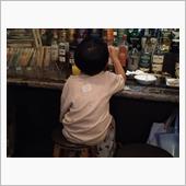 二軒目に行ったバーで少年がオ ...