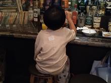 二軒目に行ったバーで少年がオジュを飲んでたぞ～♪