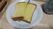 しばらく食パンが続く。
