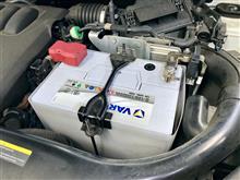 寒くなる前、いまのうちにバッテリーを交換しました。国産車用のラインナップも充実した“VARTA シルバーダイナミック”をチョイス。気になったらまずは点検がいいですね。