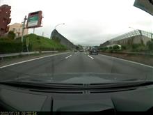 東名で事故 車外に出た2人　次々はねられ20歳女性死亡