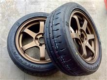 ブロンズのTE37に“POTENZA RE-71RS”をセットして準備万端。新品のRE-71RSでグッと戦闘力アップです!! そして冬支度も進行中。スタッドレスの賢い買い方、クロス入れ替えもおすすめ。