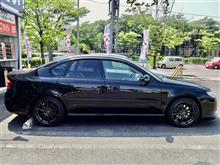 足回りのカスタムでガラッとイメージチェンジ!! “TEIN FLEX Z”でローダウンし、ホイールは“POTENZA SW010”をチョイス。黒ボディにパールブラックを組み合わせて精悍さ倍増です。