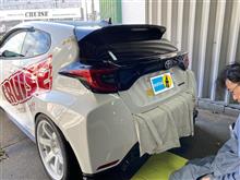 ＧＲヤリス ２号車にウィング取付ですがガガガ～