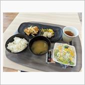 社食で鶏肉と自家製リンゴ麦み ...