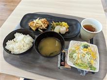 社食で鶏肉と自家製リンゴ麦みそ焼き