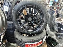 BLIZZAK&#215;POTRENZA、っていうのもアリ!! 人気のスタッドレス“BLIZZAK VRX3”に組み合わせたのは、スポーツホイール“POTENZA SW010”。じつは防錆性能も高いんです。