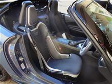 快適性、ホールド感、そしてカッコよさと三拍子揃った“RECARO RCS”を装着しました。純正とほぼ変わらないシートポジションにセットして、スポーツカーならではの走りをさらに楽しめそうです。