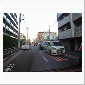信号待ちのクルマにぶつけてし ...