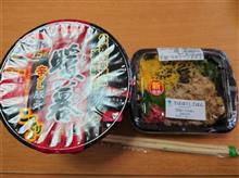 ファミマのさばほぐしごはんとスーパーカップラーメン暖暮辛ダレ豚骨こってり味！！