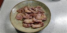 黒豚ロース肉の塩麹焼きをメインに      #料理 #黒豚ロース肉の塩麹焼き #酢の物 #味噌汁
