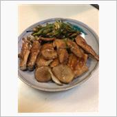 今夜は鶏手羽の甘辛煮。