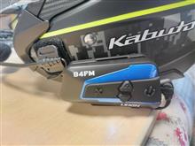 最新のは付け易いのね・・・ヘルメットにインカム取り付け。
