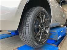 195/50R16サイズの「ブリザックVRX3」が欠品していて、シーズンに間に合うかなあと心配していましたが、ようやく入荷。専用レイズホイールに組み込んで、冬支度完了です。