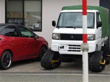 やはり自走ではムリだろうな・・・クローラ付き軽自動車。