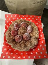 クリスマスケーキは盛り付けを楽しむ。