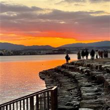 琵琶湖の向こうがわから&quot;初日の出2023🌅&quot; 〜 今年は雲の隙間からしっかりと☀️