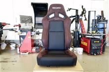 フワフワする乗り心地を劇的に改善するには、この2つがとっても効きます。「RECARO SR-7F GU100H」を装着して、「エナペタル製ビルシュタインダンパー」を装着しました!!