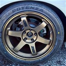 POTENZA RE-71RSは温まりが早く、気温が低い時のしのいサーキットだと2周目くらいからグリップ力を感じます。アンダーが出ちゃったあとでも修正が利き、姿勢をコントロールできるのもいいですね。