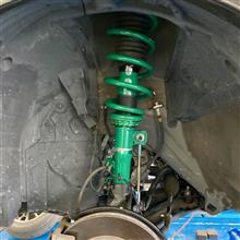 選択肢が限られていたのとEDFCを組み合わせたかったので、車高を上げることができちゃう車高調“TEIN STREET ADVANCE Z4”を取り付けました。これで自分好みの乗り味を楽しめます。