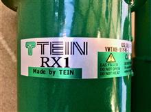 ミニバンでもしっかりキャンバー調整できる車高調“TEIN RX1”を装着。フェンダーにかかるかかからないかぐらいのいい感じにローダウンして、キリッとした見た目に仕上げました!!
