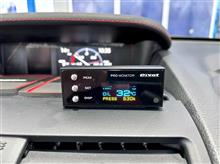最新の小型マルチモニター“Pivot PRO MONITOR”を装着しました。有機EL表示でみやすく高精度、コンパクトだからコラム上や丸型メーターが装着しにくい形状のダッシュボードにもOKです。