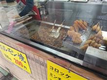 関西以外も売ってるのだろうか？・・・精肉店のホルモン焼き。