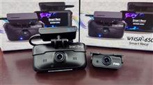 高機能ドラレコの最新型が登場!! 前後LEDの点滅で存在をアピールする“スマートレコ WHSR-650”は駐車監視機能付きで、長時間録画できるハイパーラプス機能も搭載。