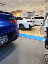新型5シリ契約してきた。