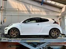 4WDスポーツの走りをもっと楽しみ尽くすために、“HKS ハイパーマックスS”を取り付けました。戦闘力アップと同時に、いい感じのローダウンでボルクレーシングTE37も引き立ちます。