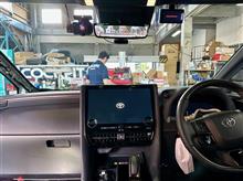納車されたばかりなので、まずは“BLIZZAK VRX3”を用意して、レーザー＆レーダー探知機をセット。MSSS対応のユピテルプレミアムライン“スーパーキャット LS2100”を取り付けました。