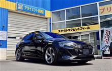 最新のプレミアムBEVもカッコよく仕上げるにはローダウンが大事。“iiD ロワリングキット”を取り付けて、キリッとしたシルエットを実現しました。