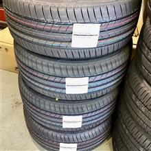 走行5万kmほど頑張ってくれましたが、すり減り具合がスリップサインまであとわずかになったので新品へ交換。今回も専用に開発された純正装着タイヤ“REGNO GR001”を装着しました!!