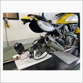 黄色のスクランブラーを助けに