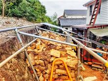 バックヤードの薪棚の屋根造るみたいな