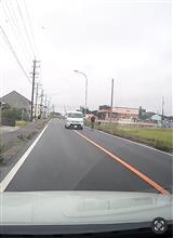 対向車、センターラインをはみ出し