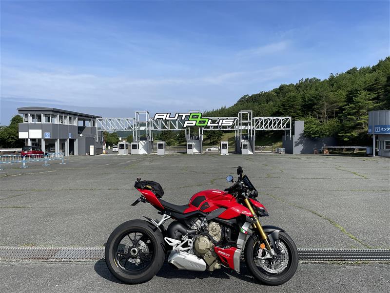 史上最狂のスーパーネイキッド　ストファーV4S 