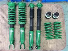 電子制御サスペンションをキャンセルしつつ、自分好みの乗り味に仕立てるために”TEIN RX1”を装着。車高はちょいサゲにとどめましたが、これからのセッティングが楽しみです。