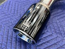 柿本改のインポートカー用マフラーブランド”einsatz（アインザッツ）”のマフラー”s-622”を装着。素晴らしいクオリティで、ブラッククロームのテールエンドが精悍かつとても上品です。