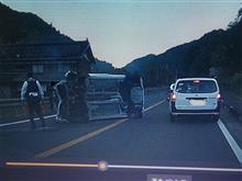 車って、簡単に横倒しになる・・・みたい。