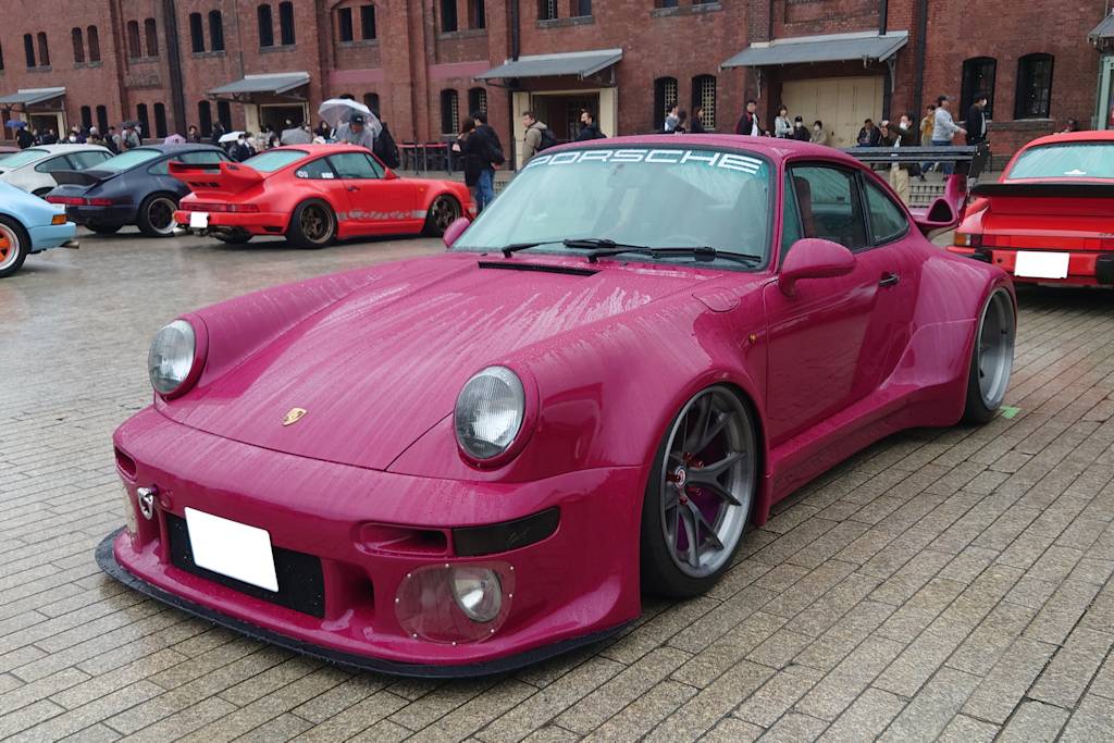 横浜の春イベント: 赤レンガ倉庫でのデートスポットと花畑を楽し
