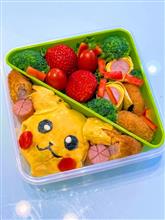 今日の娘のお弁当　〜ピカチュウのおにぎり🍙キャラ弁～　作りました