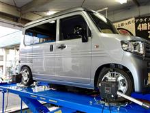 見た目の変化にも期待ですが、よりしっかりした乗り味を追求してローダウンスプリング”RS-R Ti2000”を取り付け!!フロント30mm、リヤ40mmほど下がってスポーティに変身です。